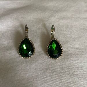 Green gem stone decorative earrings